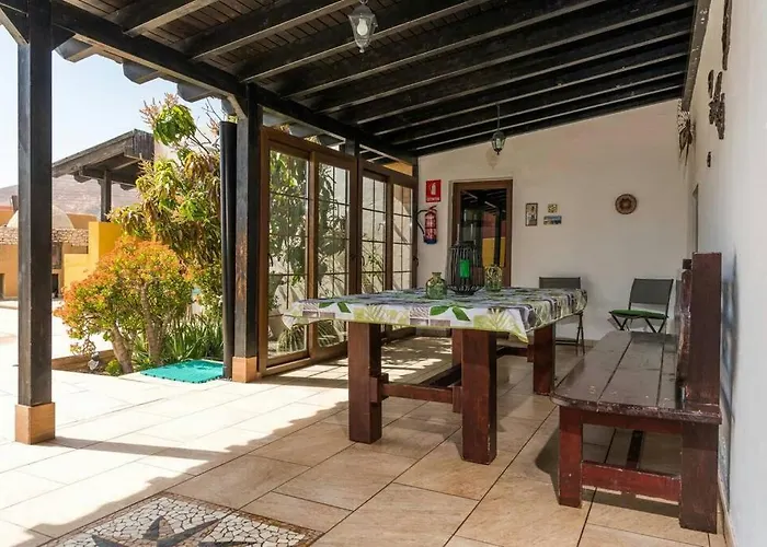 Con Piscina Privada Manitaga. Вилла *